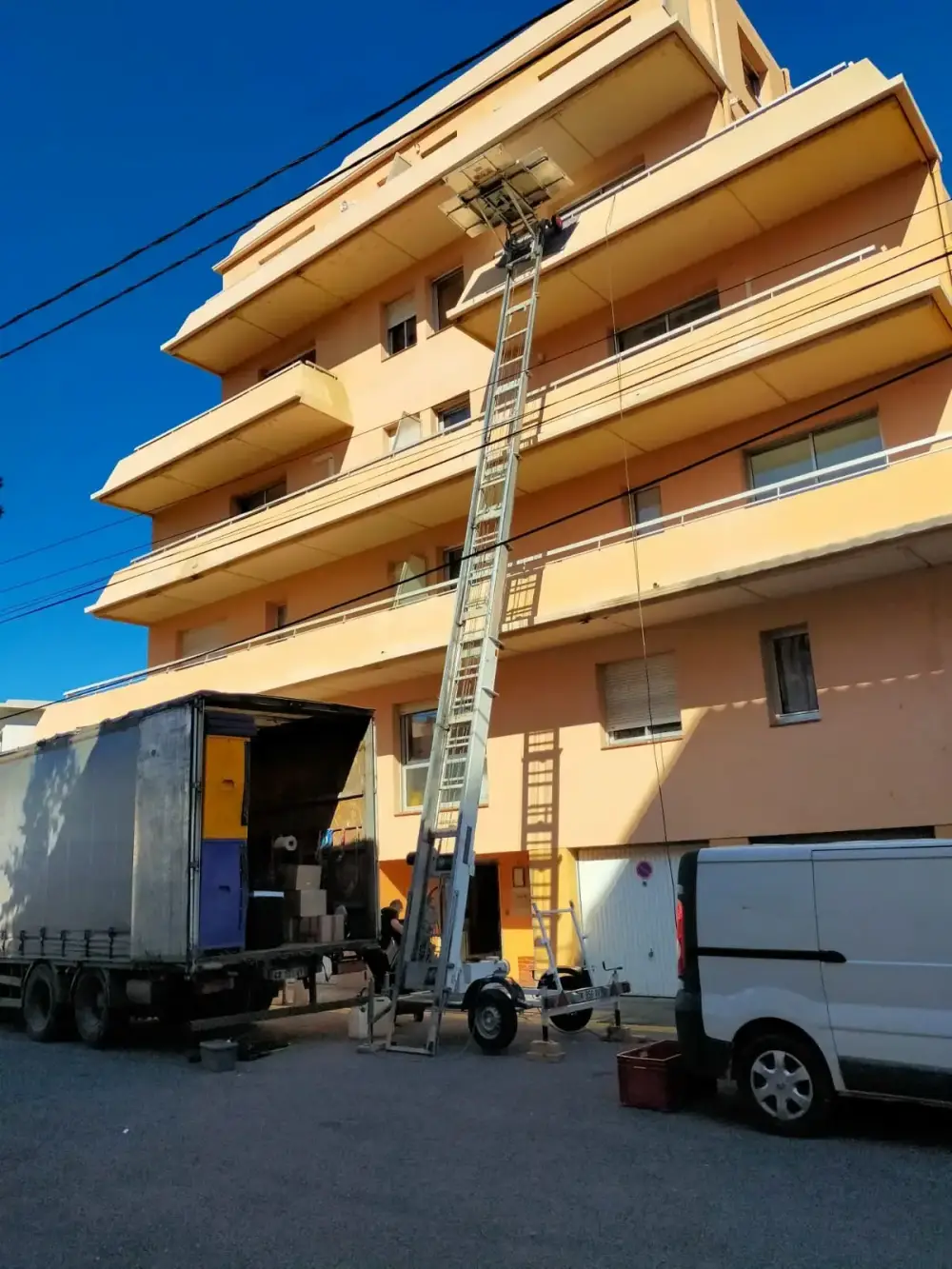 Monte charges près de Thuir
